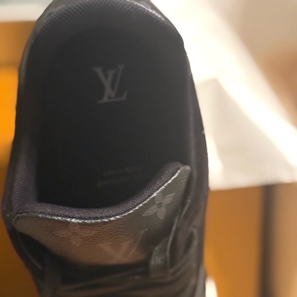 Men’s Louis Vuitton LV Trainer Black and White Sneaker - Picture 8 of 9